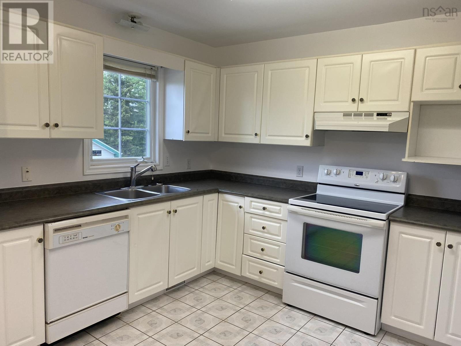 32 James Street Property Photo 8