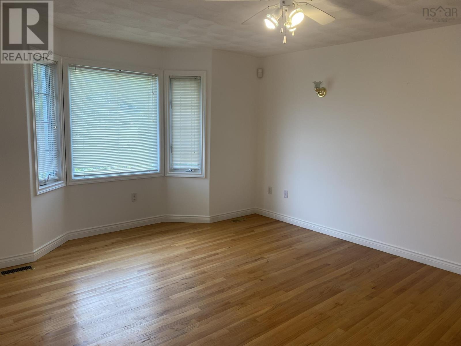 32 James Street Property Photo 13