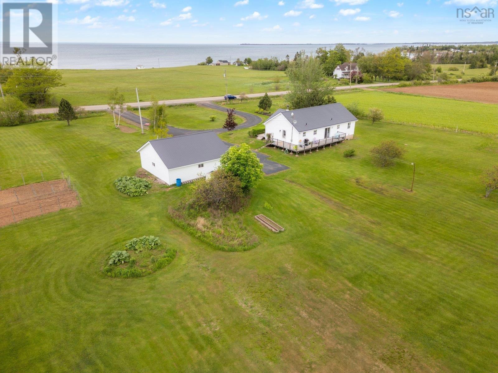 4474 Highway 6 Property Photo 1