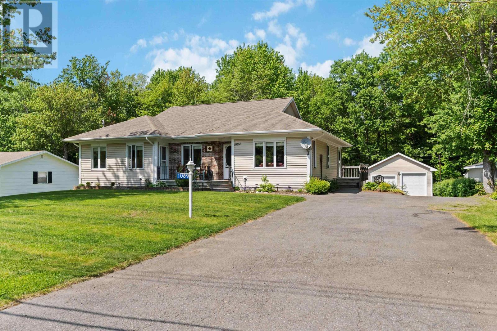 1089 Pine Crest Drive Property Photo 1