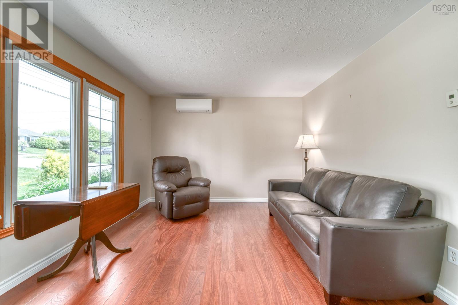 14 Inverary Drive Property Photo 3