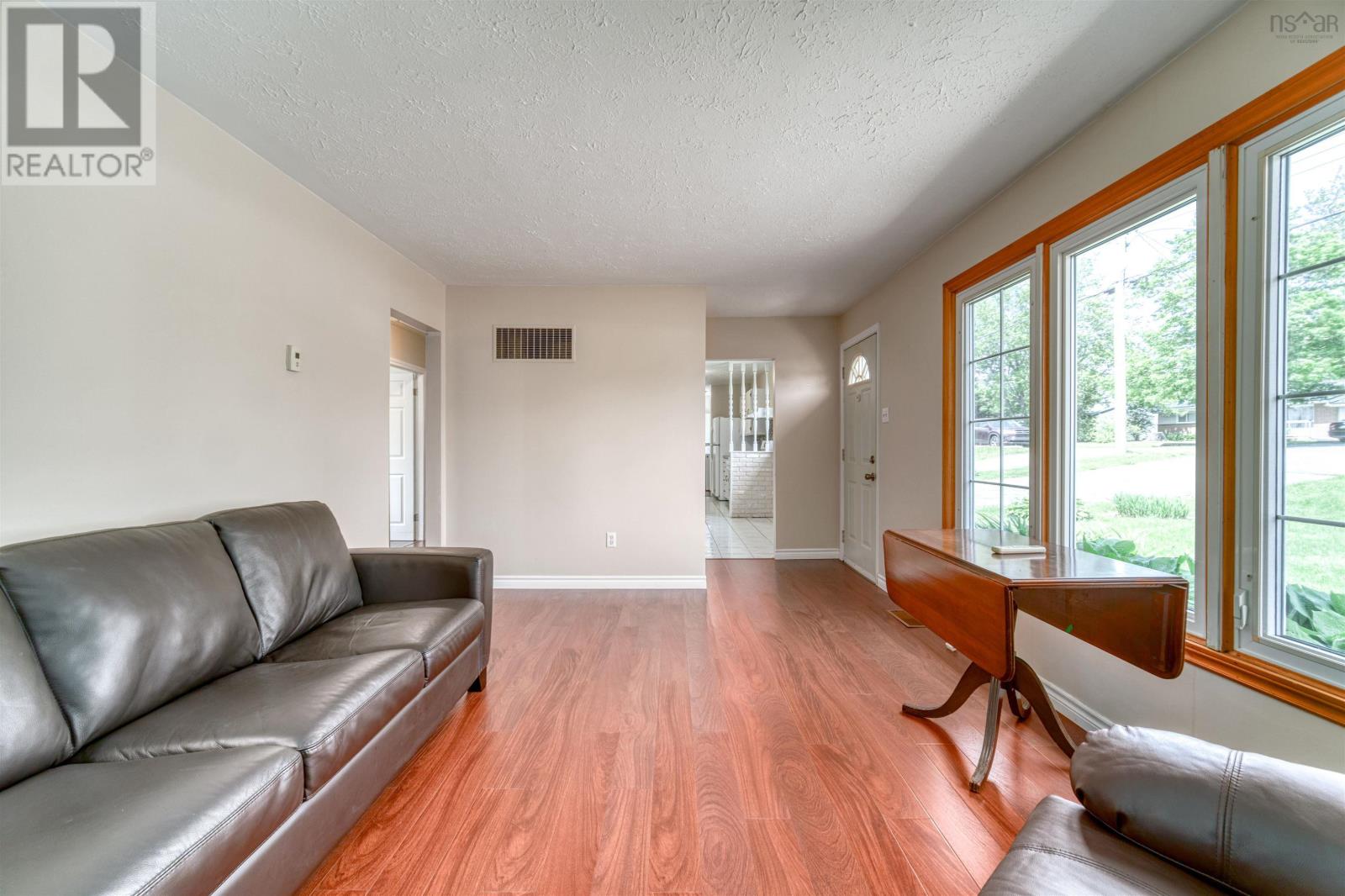 14 Inverary Drive Property Photo 4