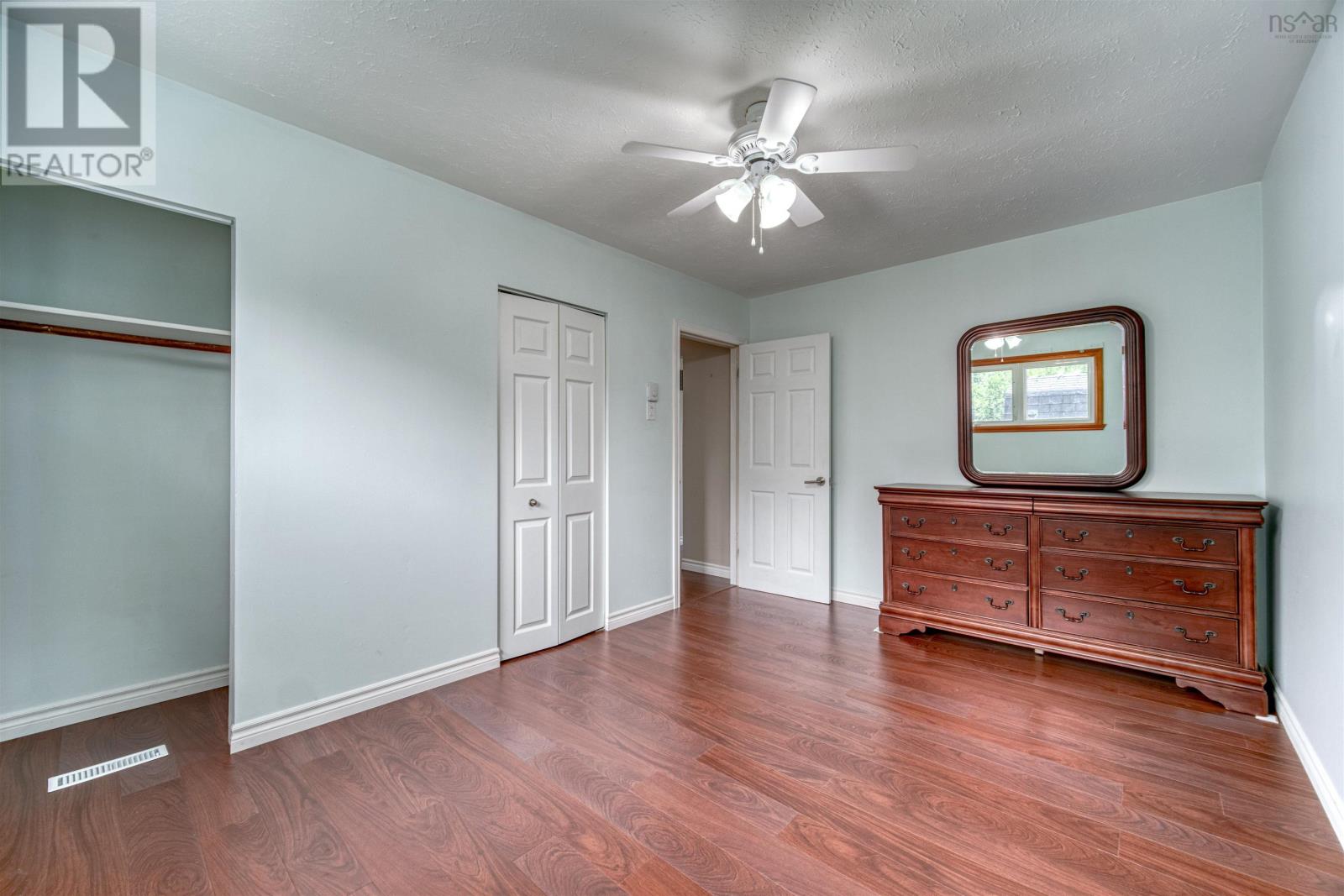 14 Inverary Drive Property Photo 8