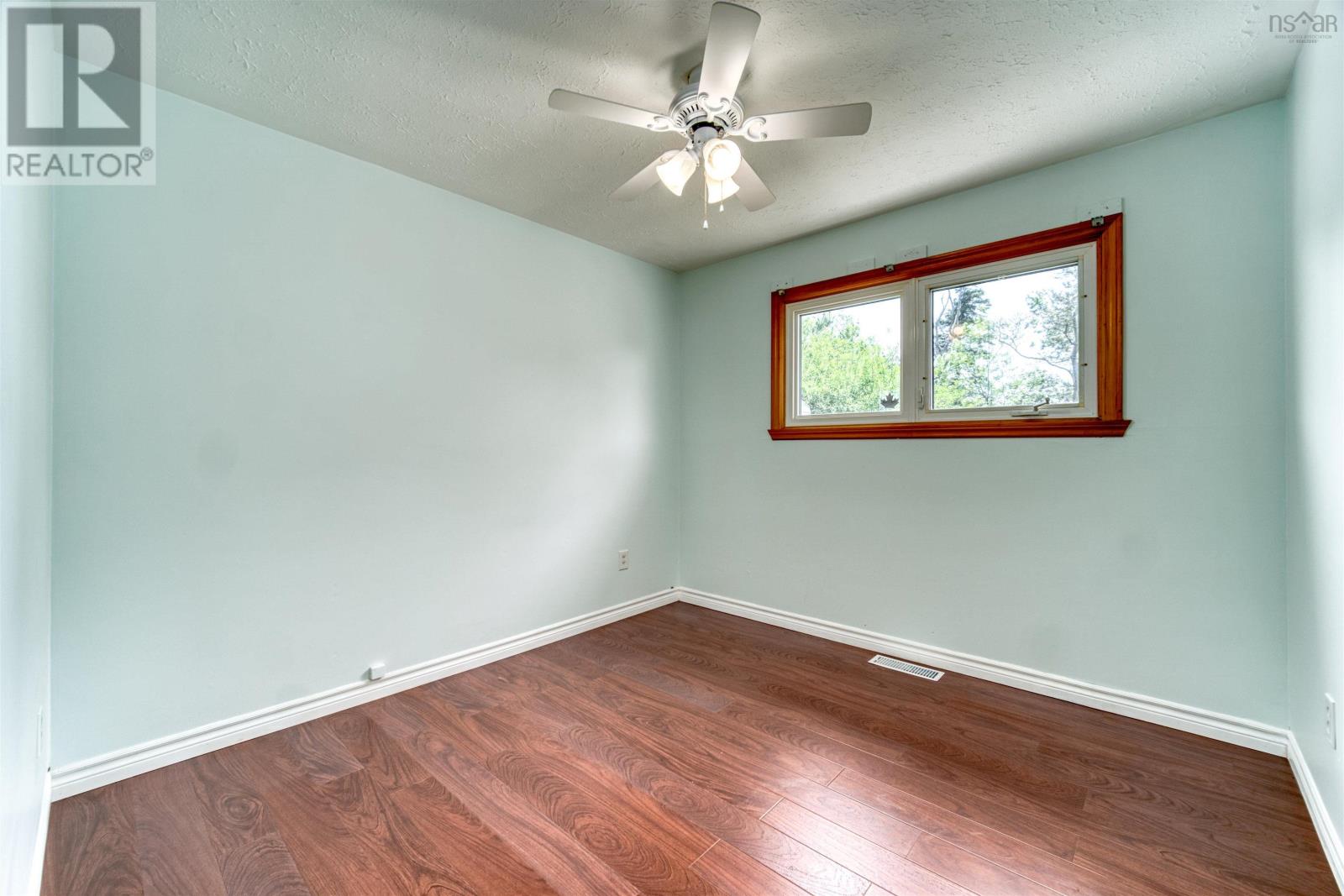 14 Inverary Drive Property Photo 9