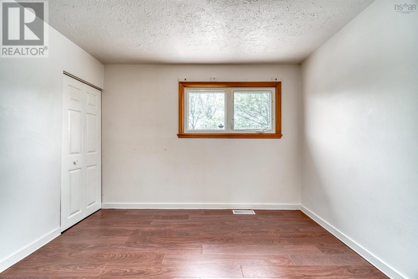14 Inverary Drive Property Photo 13