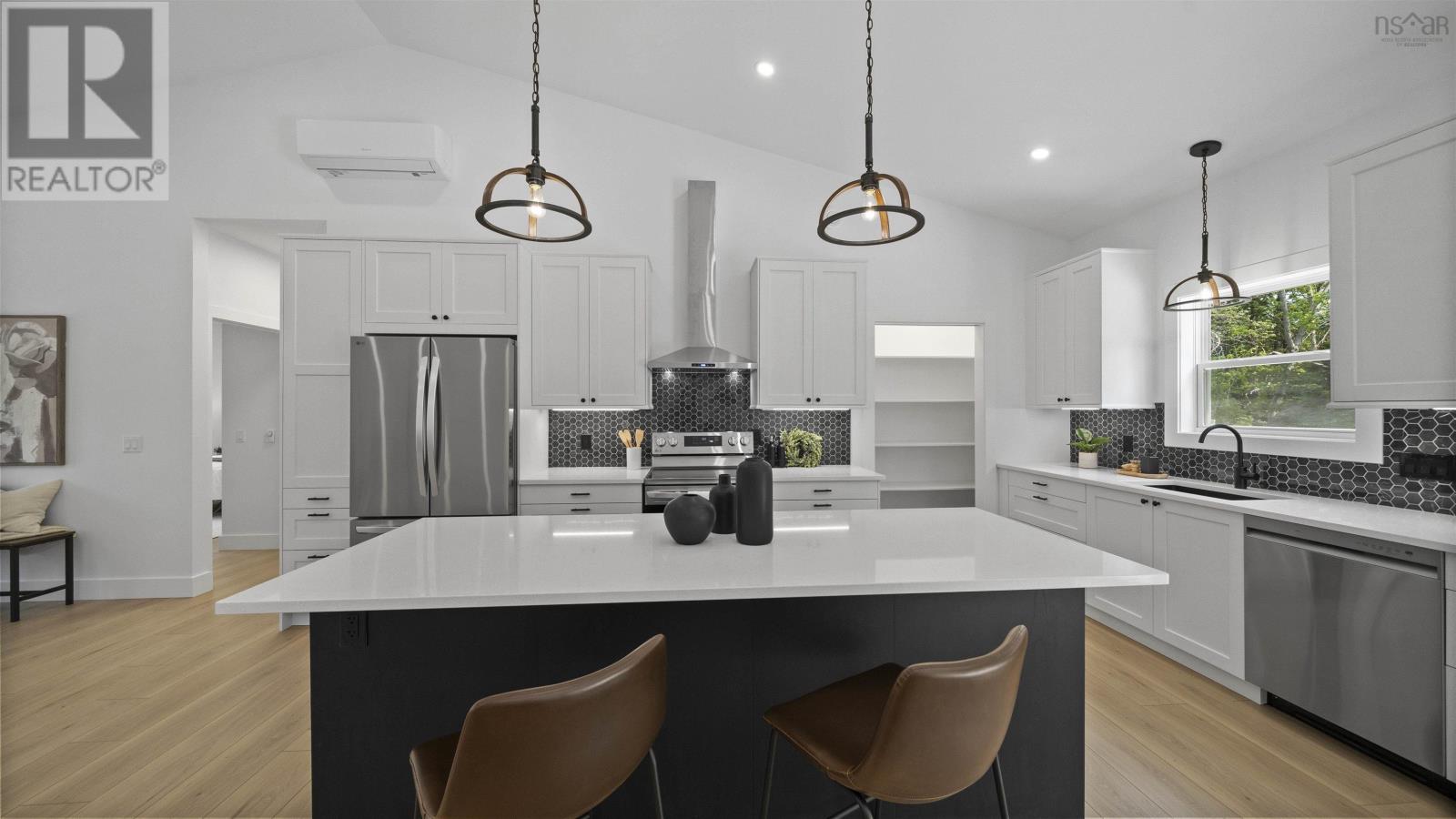 4 Charles Meade Drive Property Photo 11