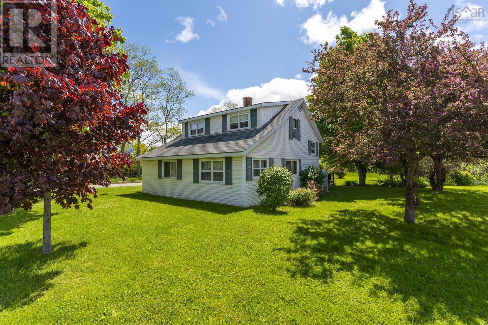 8770 Highway 201 Property Photo 2