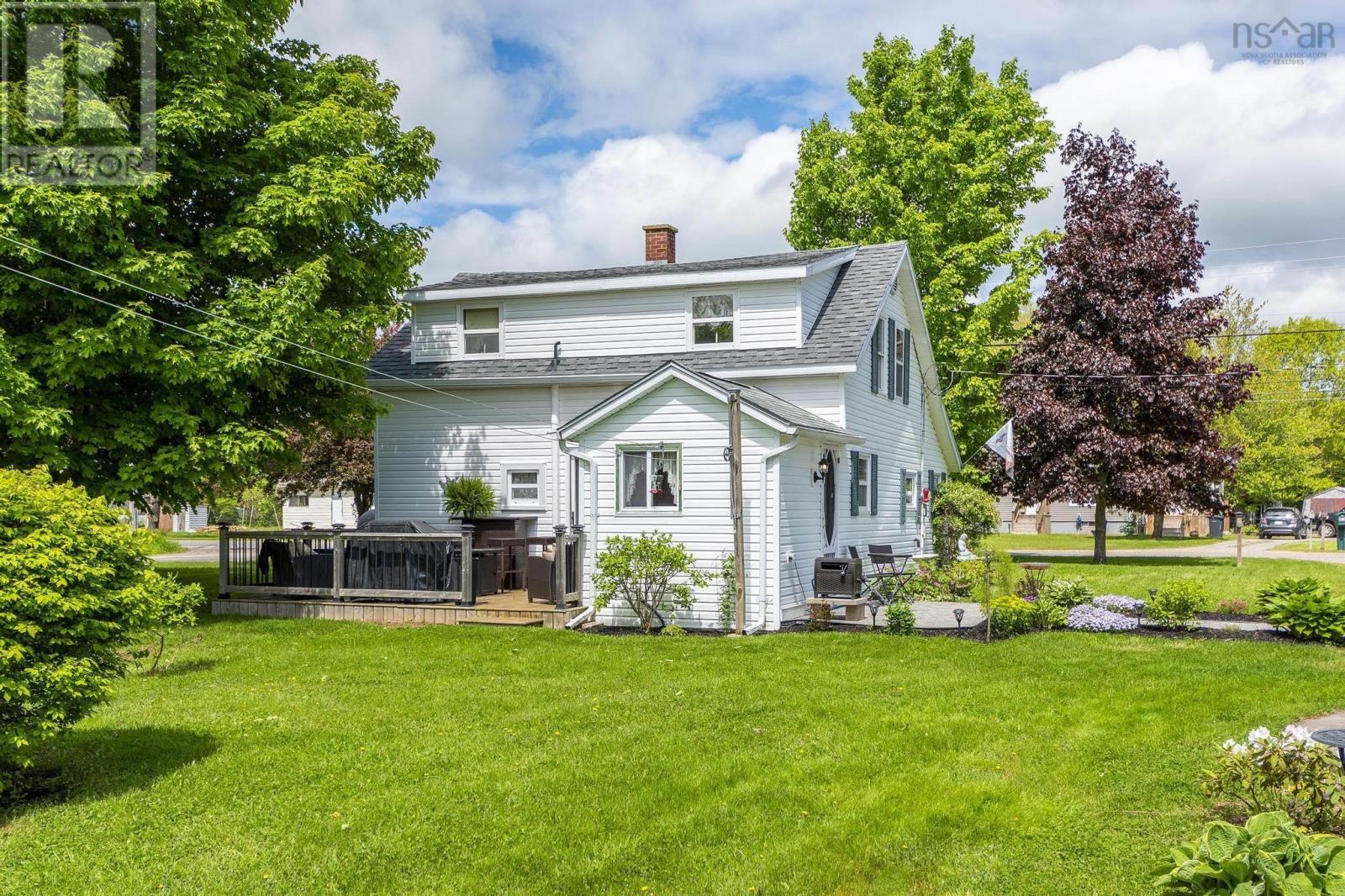 8770 Highway 201 Property Photo 5