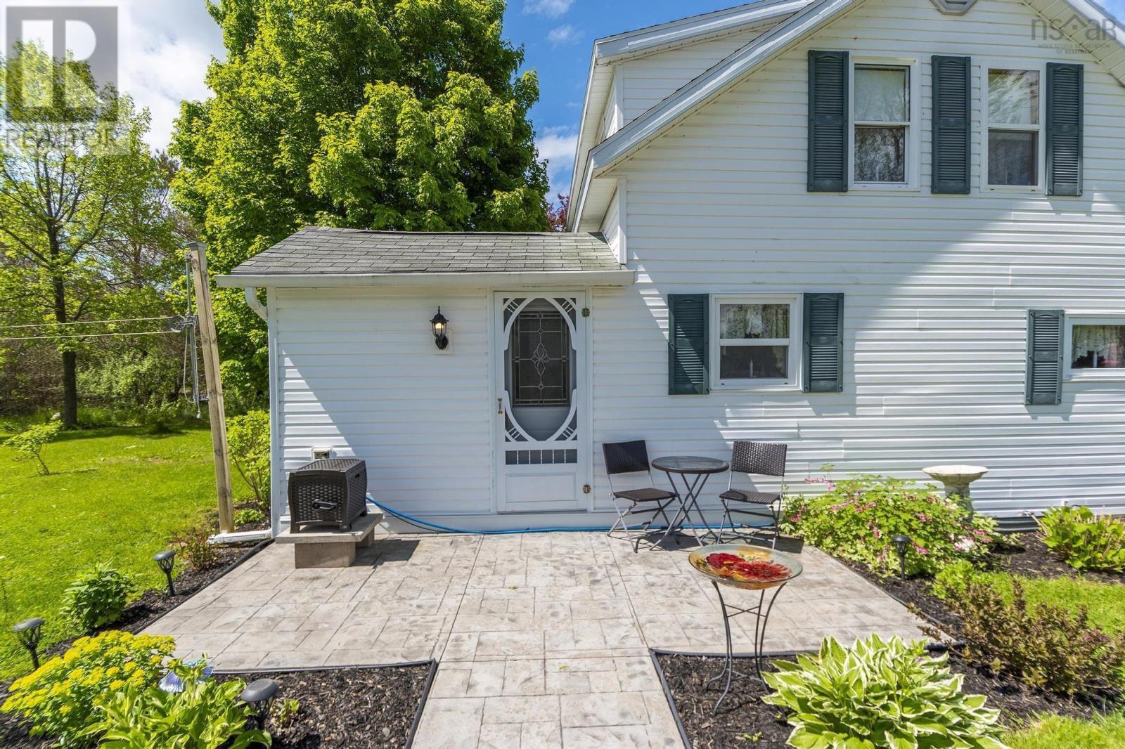 8770 Highway 201 Property Photo 6