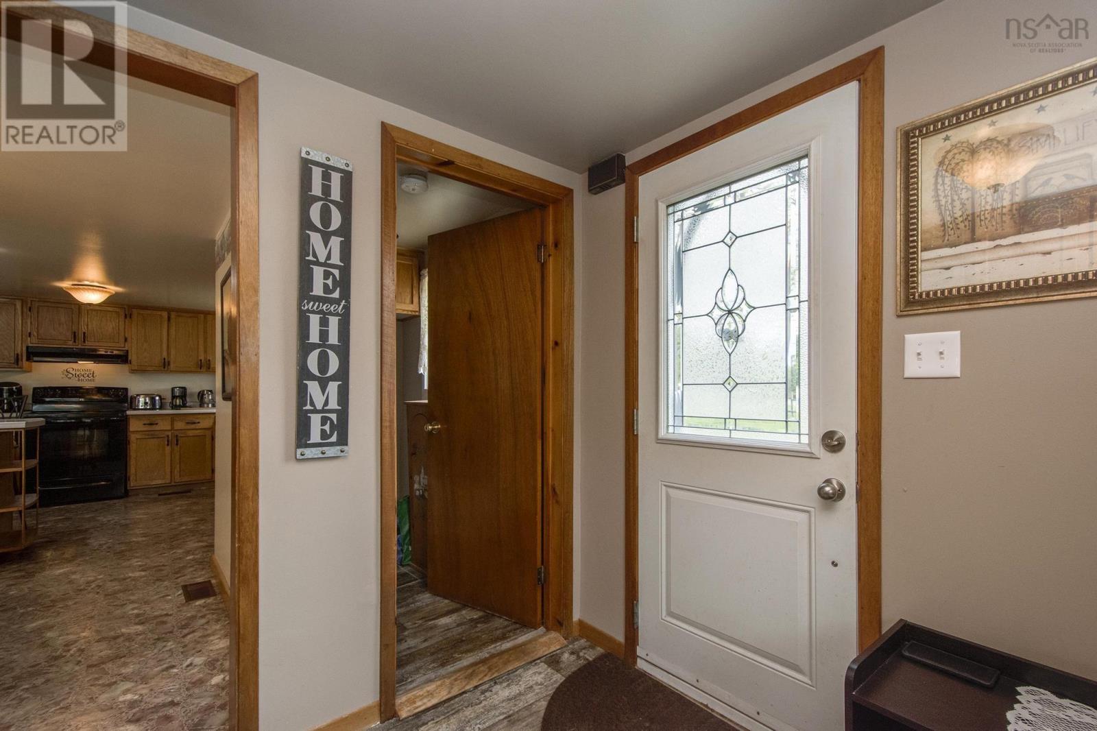 8770 Highway 201 Property Photo 7