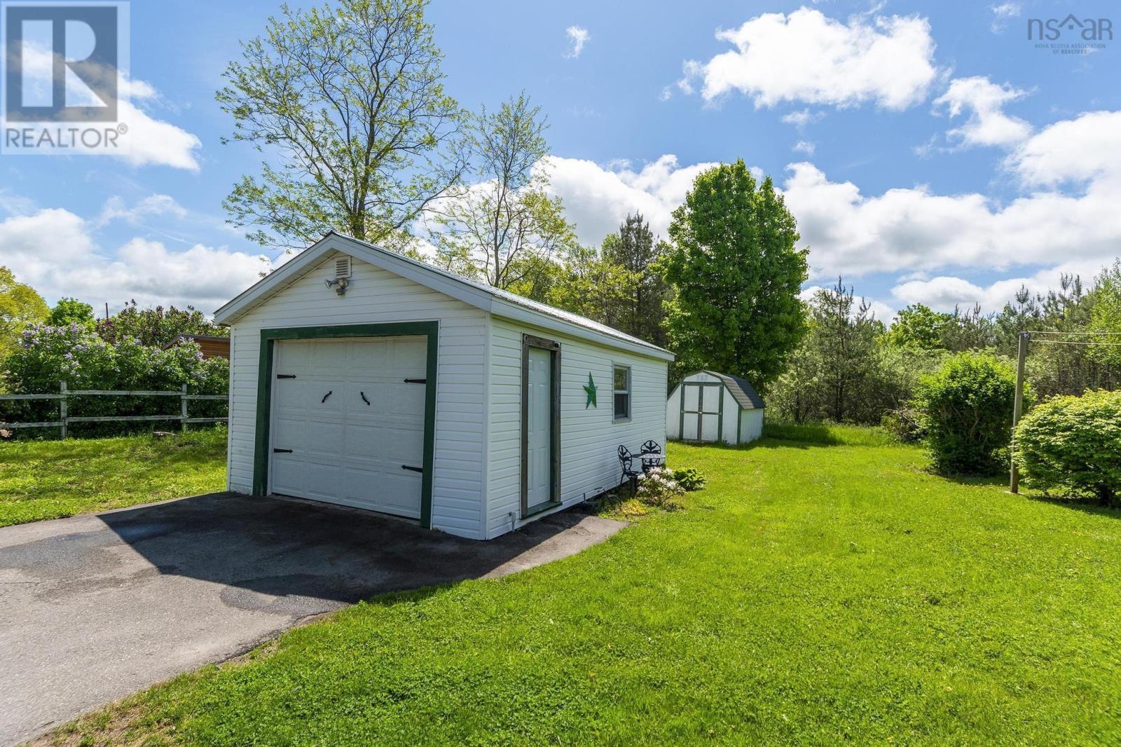 8770 Highway 201 Property Photo 41