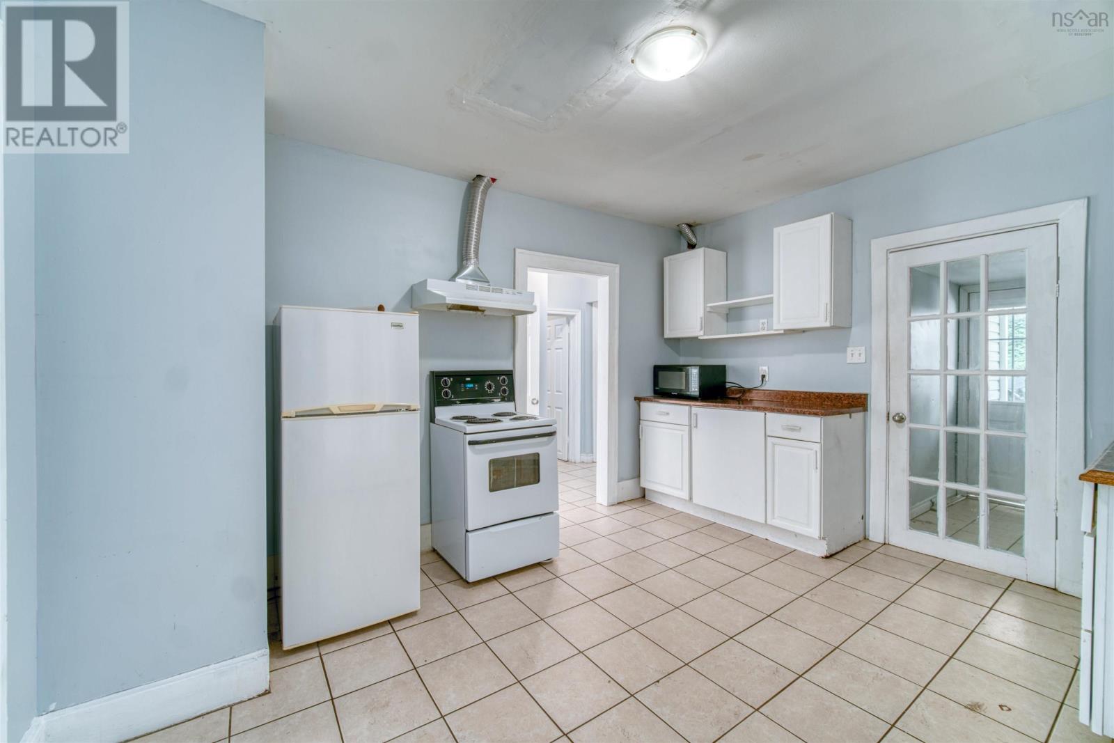 20-22 Coronet Avenue Property Photo 4