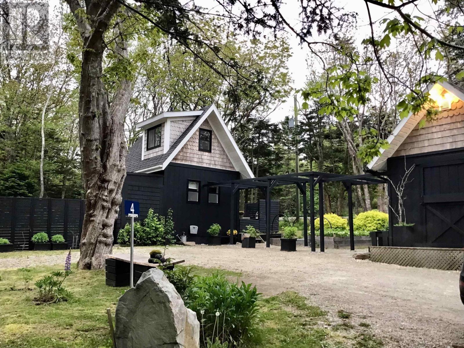 4 Island Pond Road