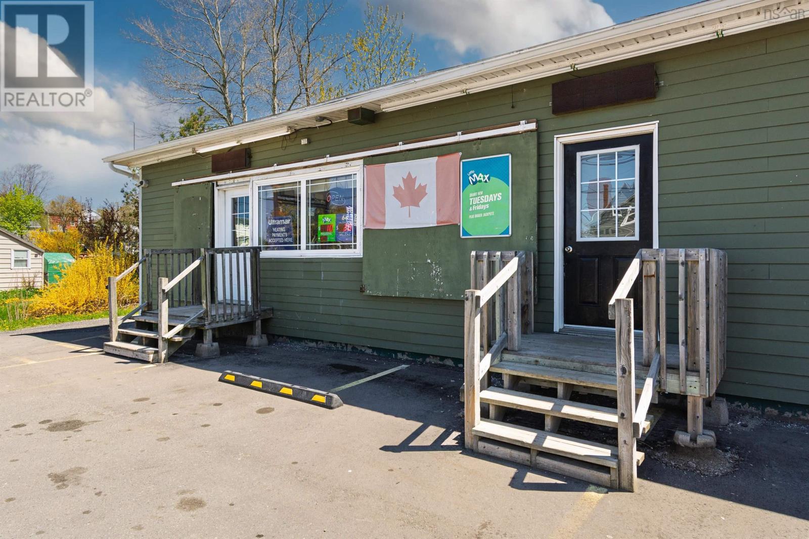 1370 Victoria Road Property Photo 2