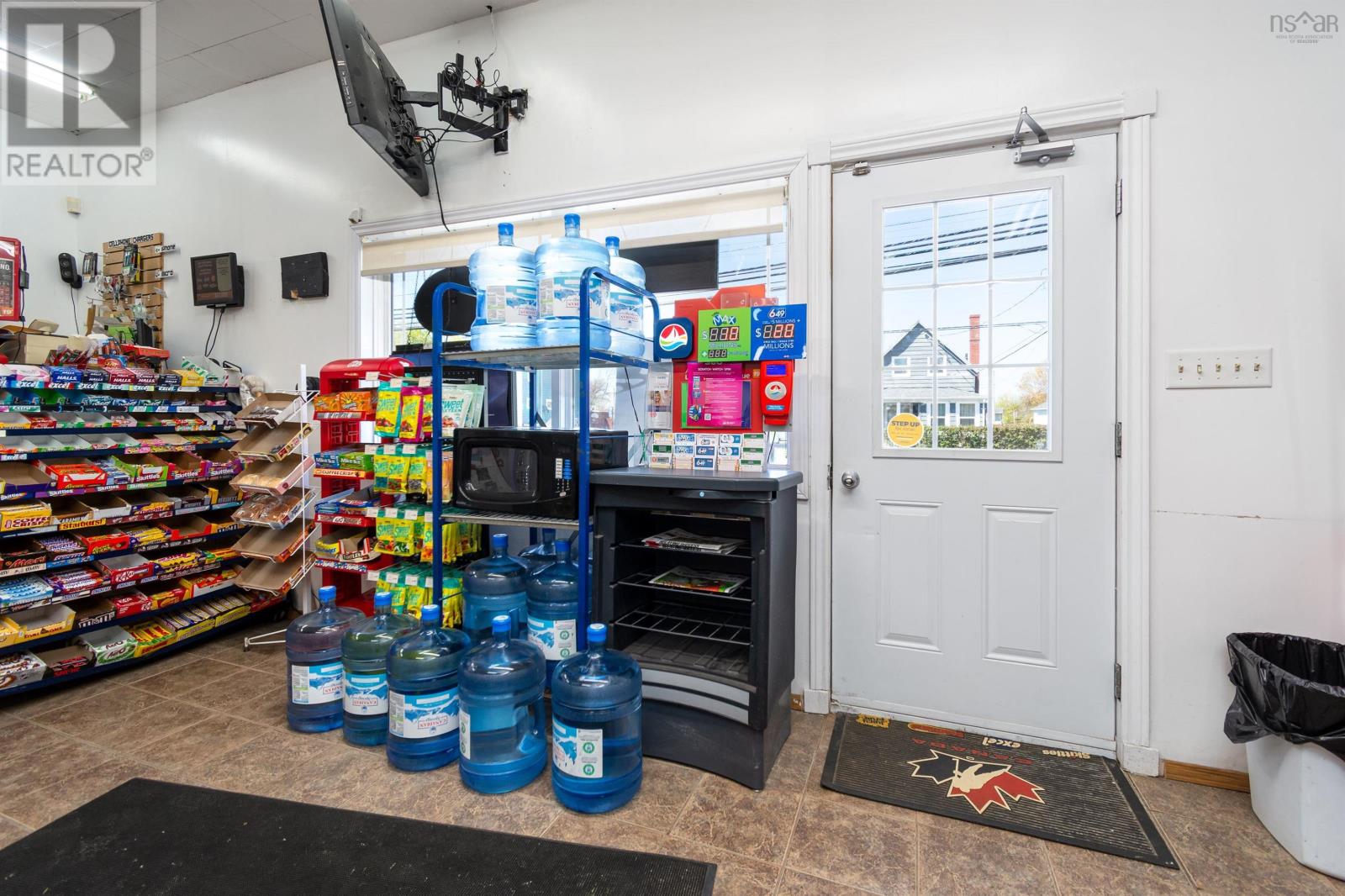 1370 Victoria Road Property Photo 3