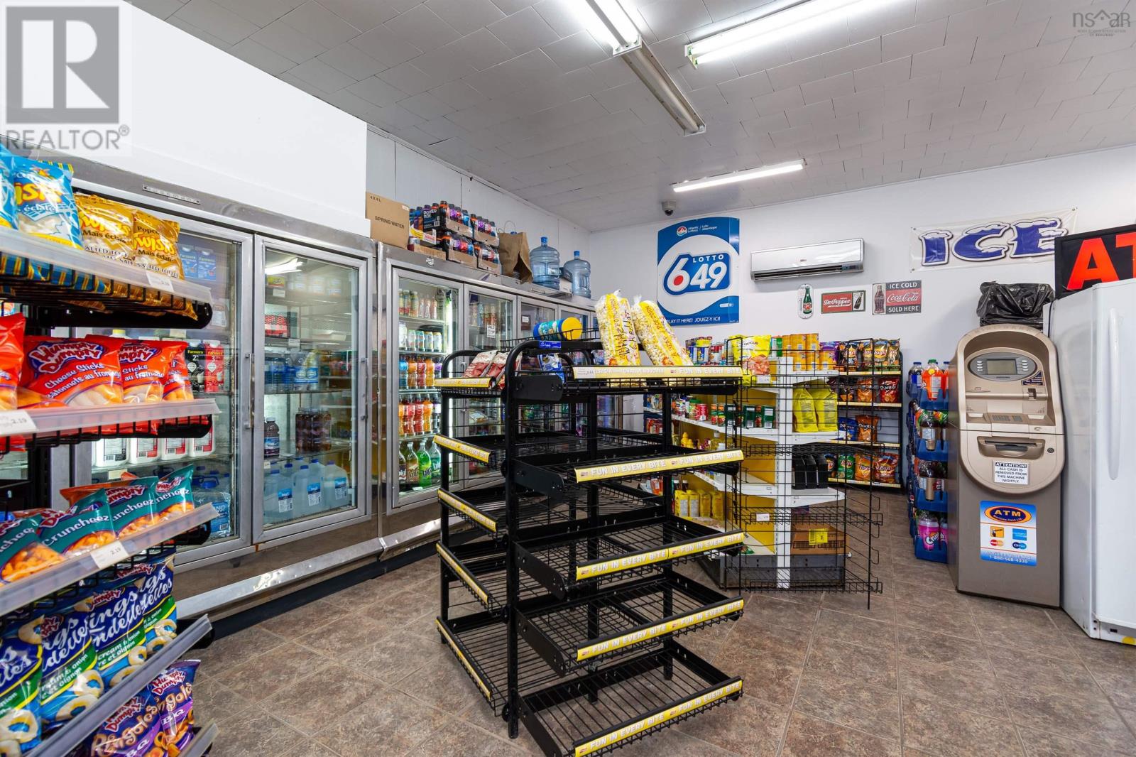 1370 Victoria Road Property Photo 4