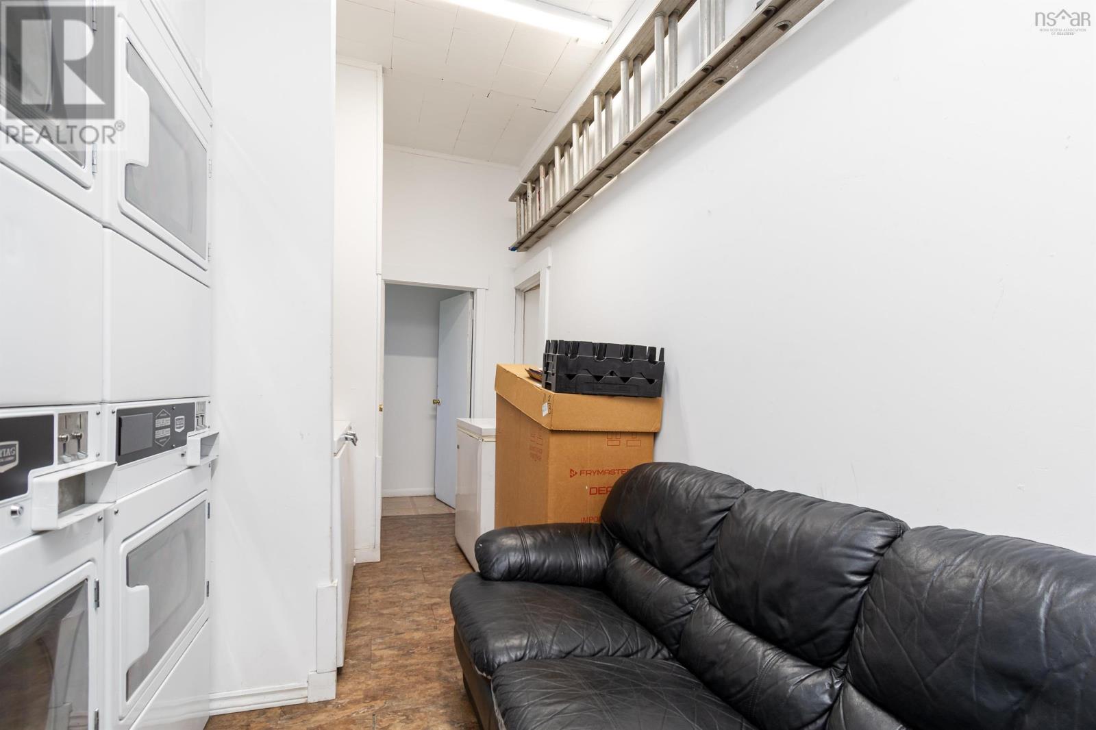 1370 Victoria Road Property Photo 13