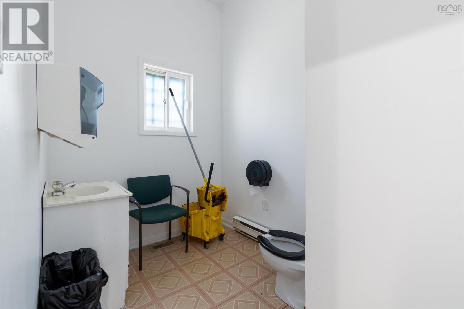 1370 Victoria Road Property Photo 14