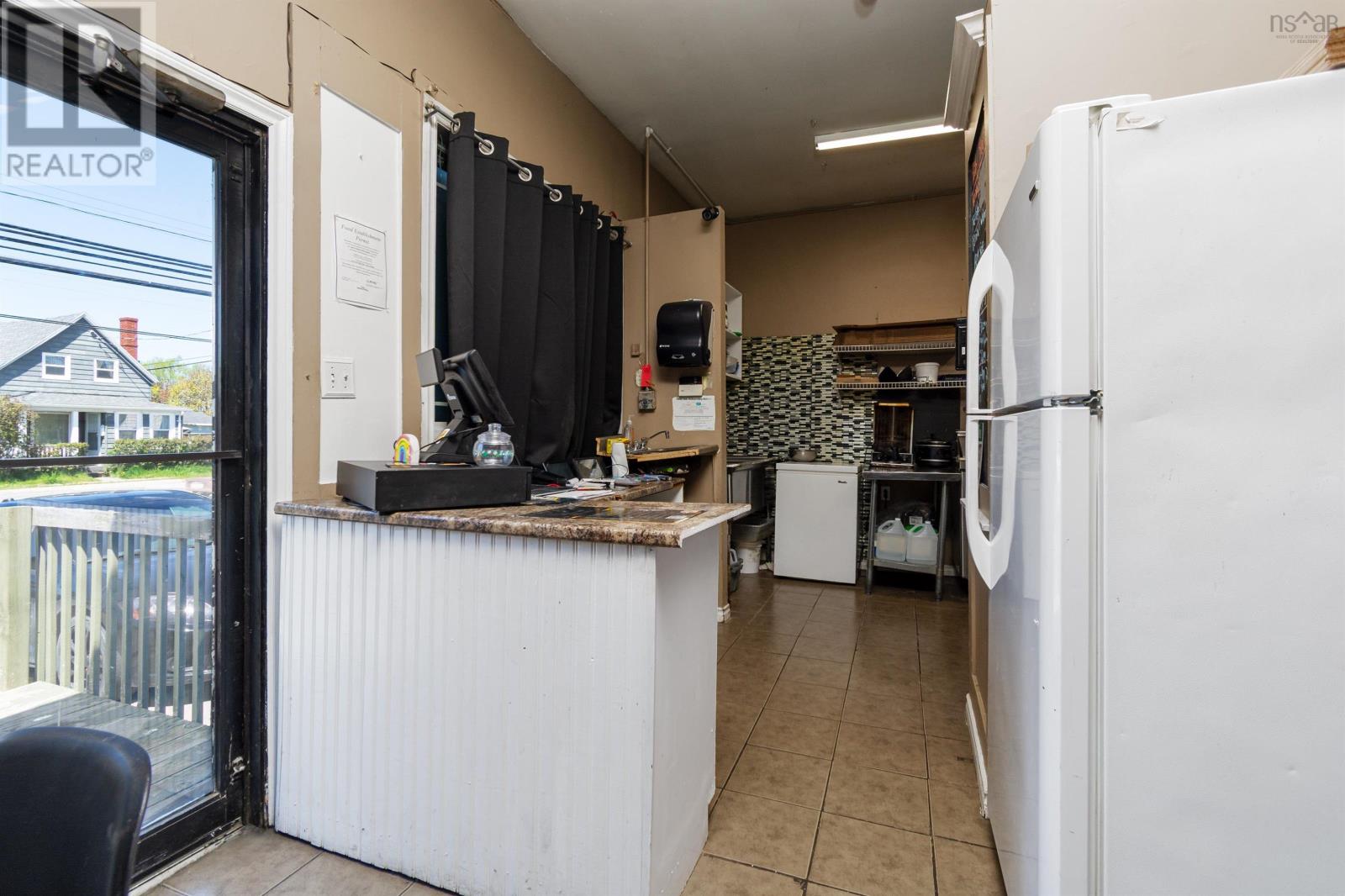 1370 Victoria Road Property Photo 15