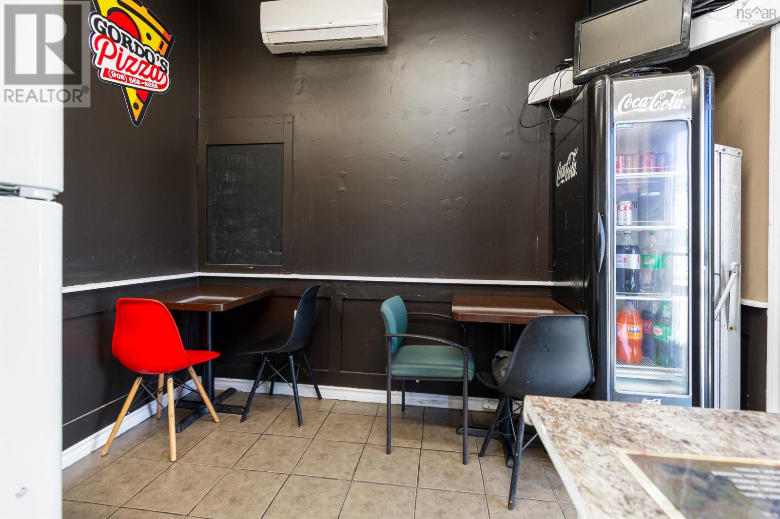 1370 Victoria Road Property Photo 16