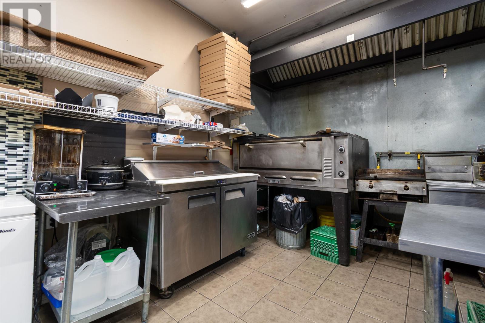 1370 Victoria Road Property Photo 17