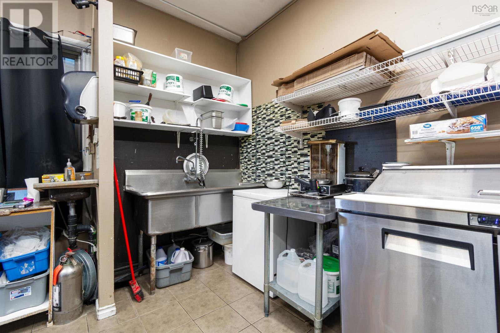 1370 Victoria Road Property Photo 18