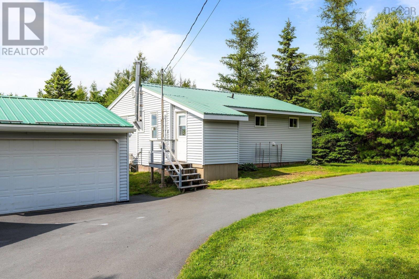 937 Highway 6 Property Photo 1