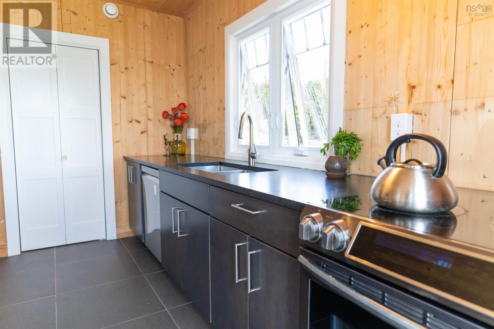 122 Peter Sosna Drive Property Photo 14