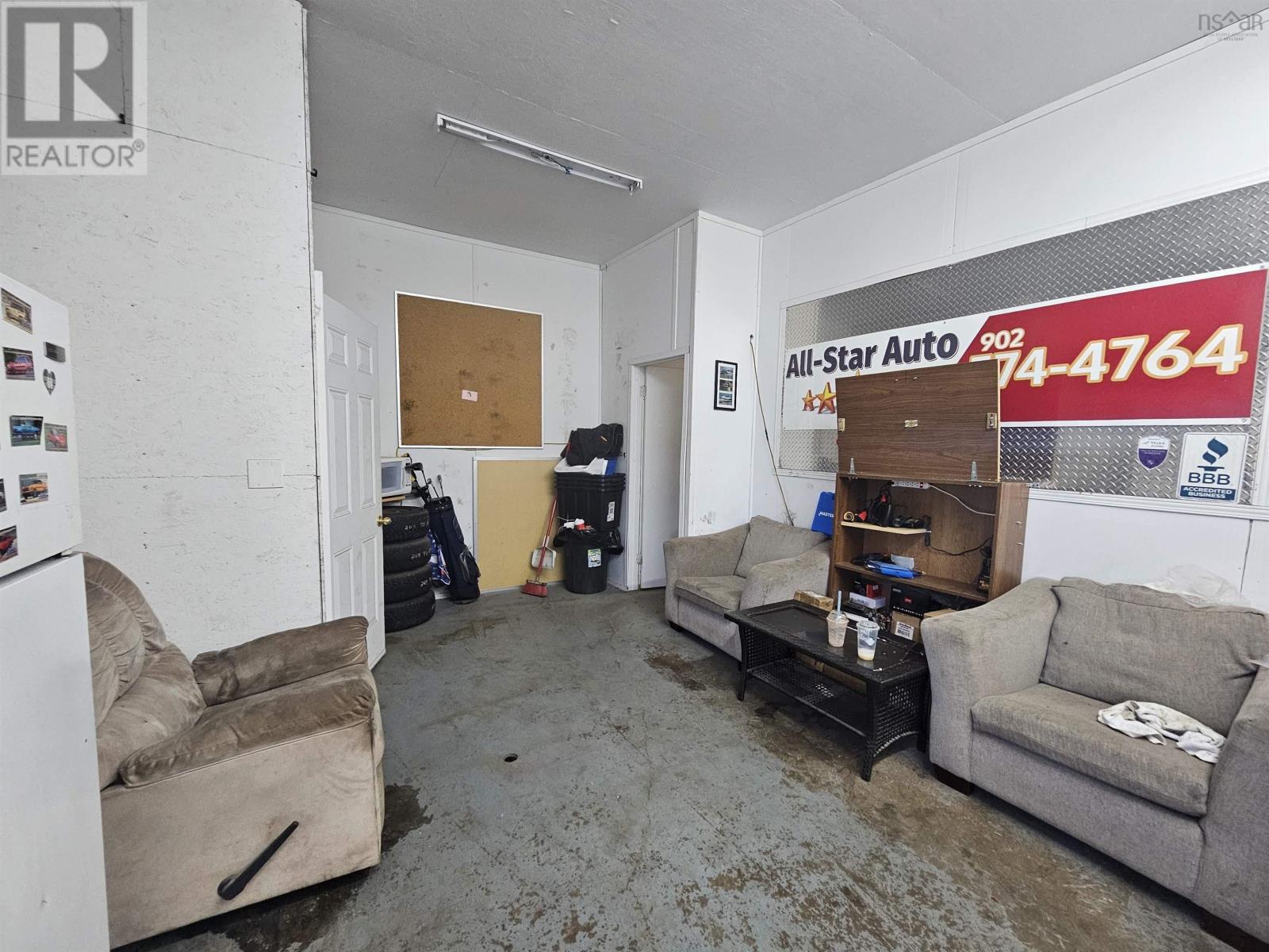 155 Queen Street Property Photo 6