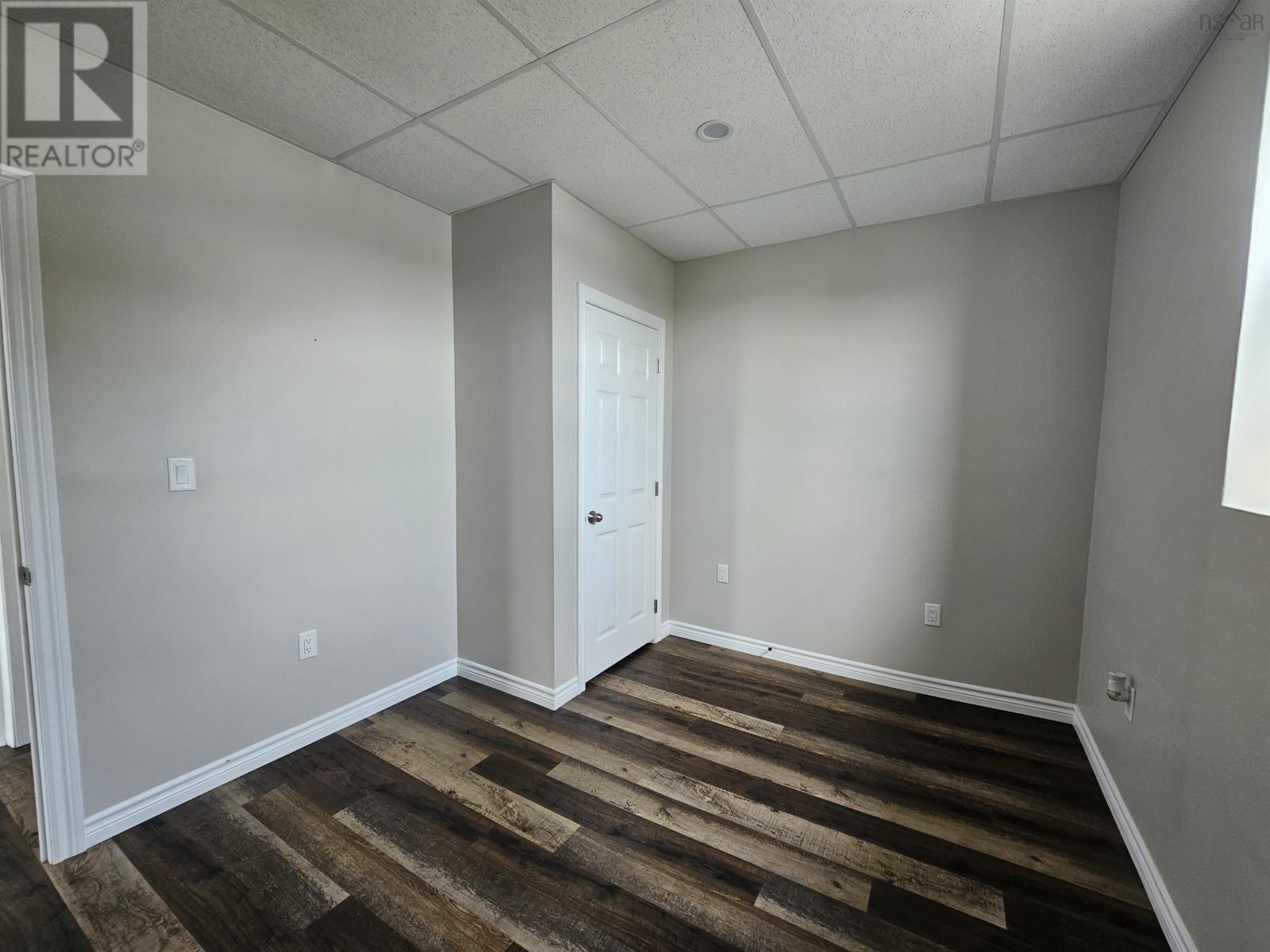 155 Queen Street Property Photo 13