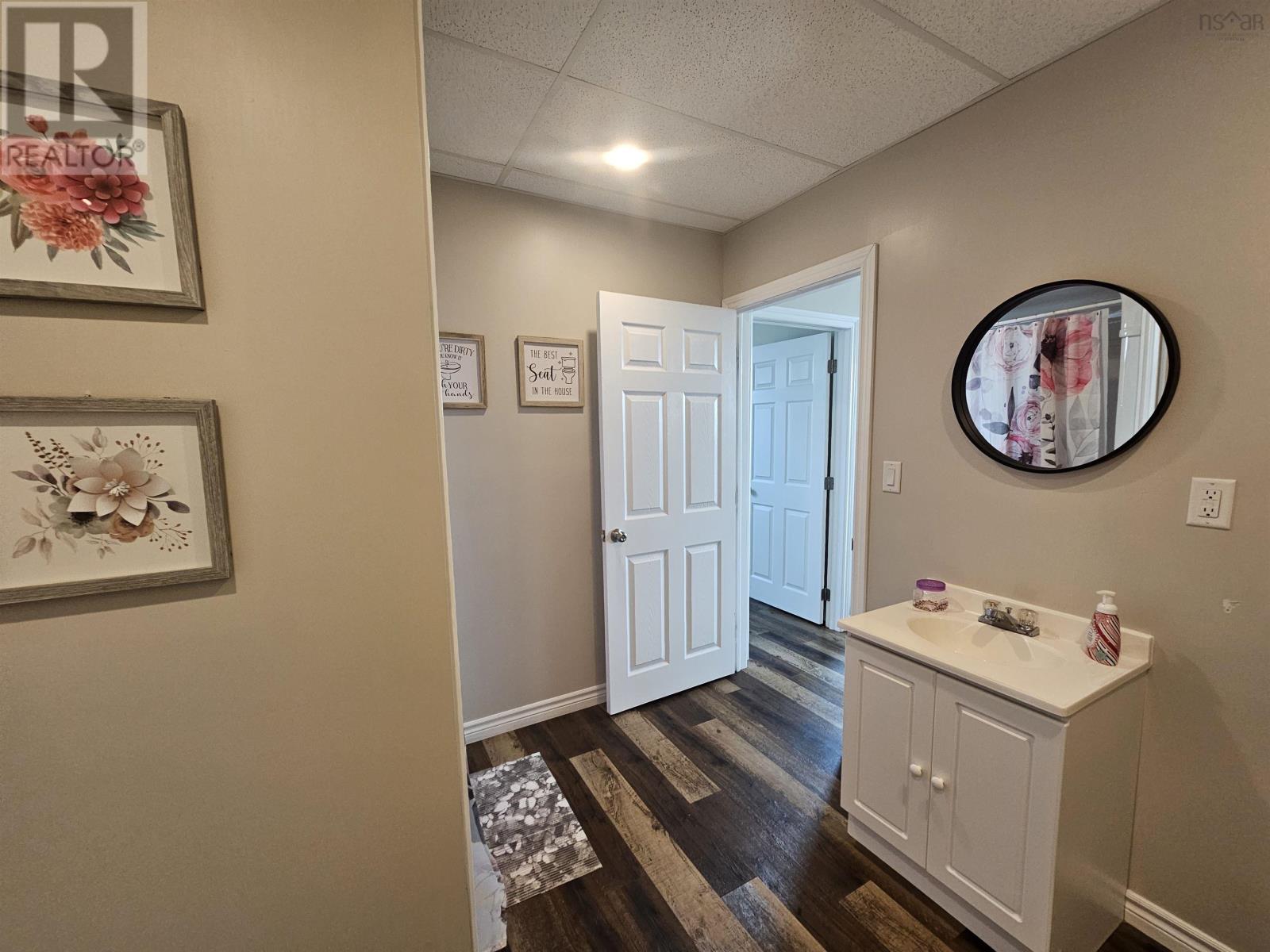 155 Queen Street Property Photo 15