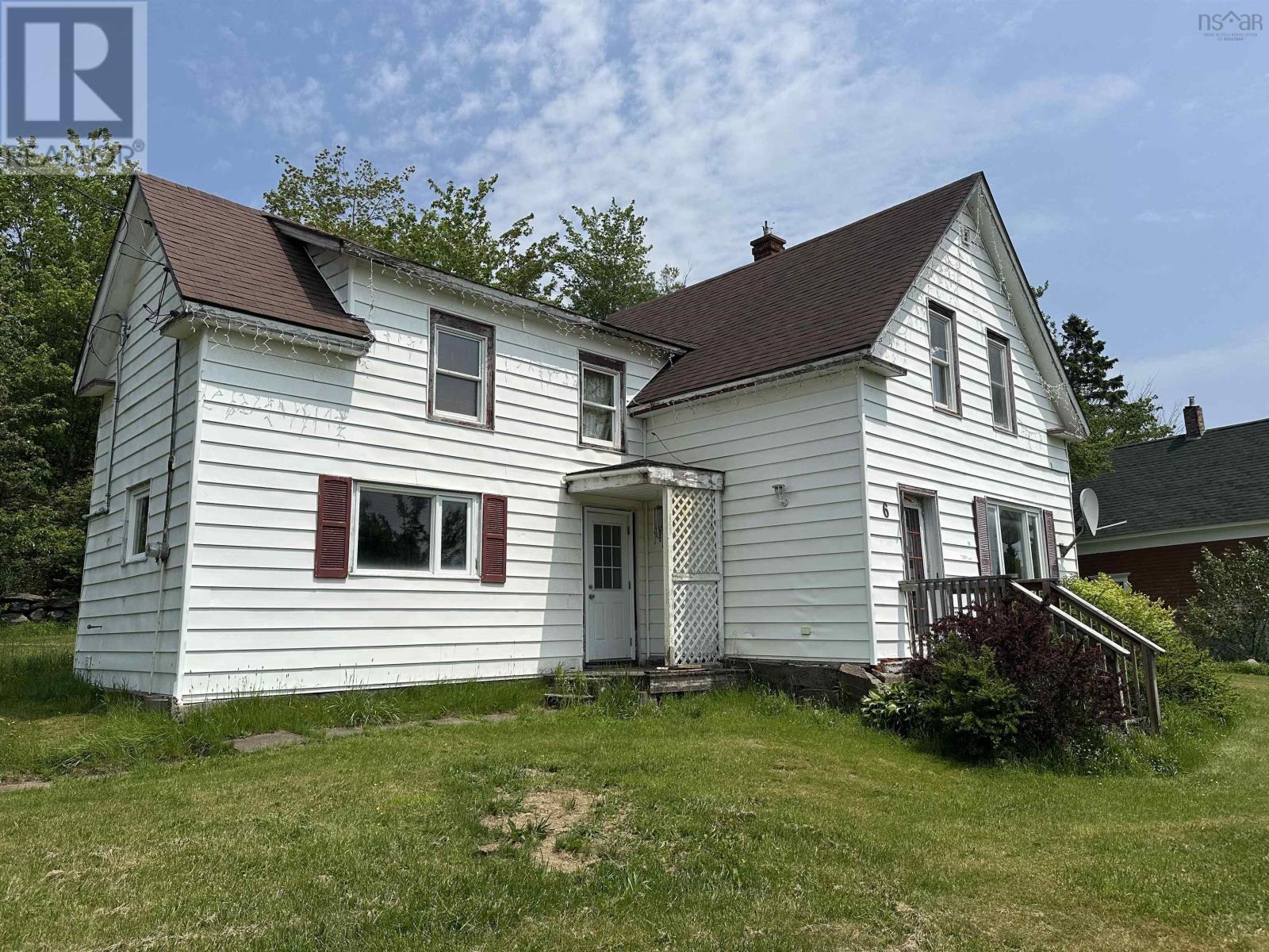 6 Lake Road Property Photo 4