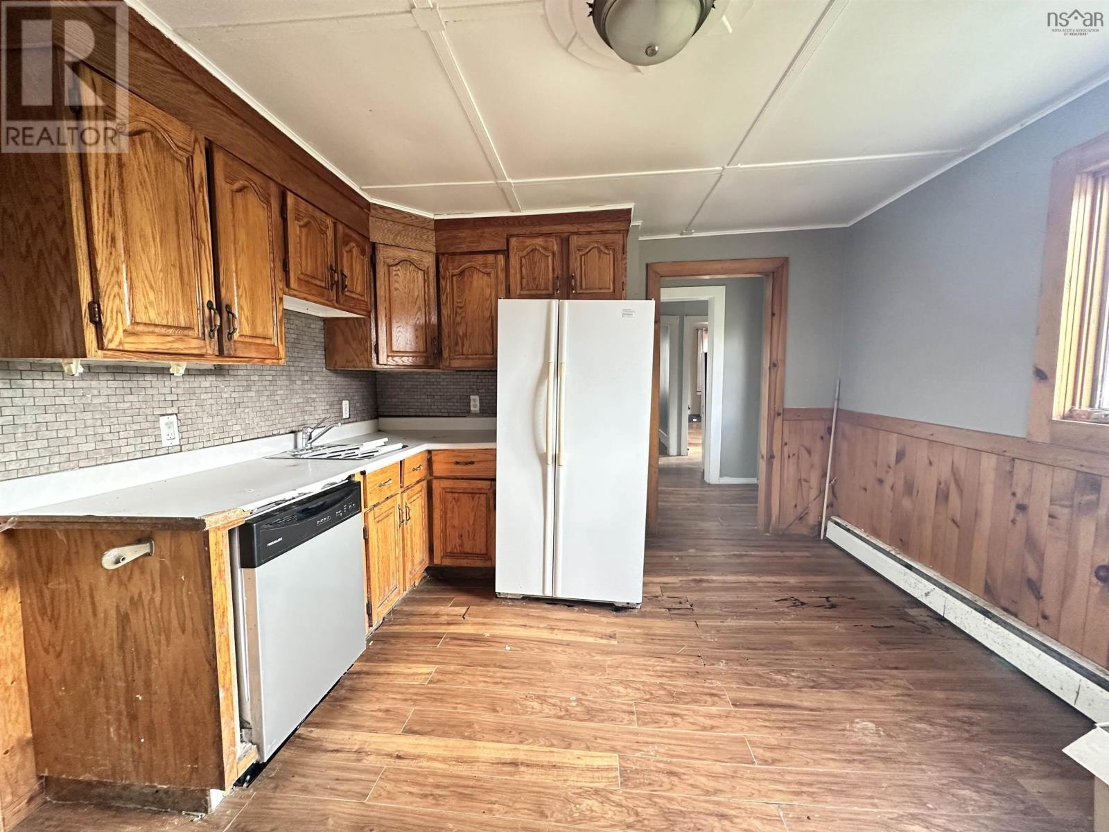 6 Lake Road Property Photo 8