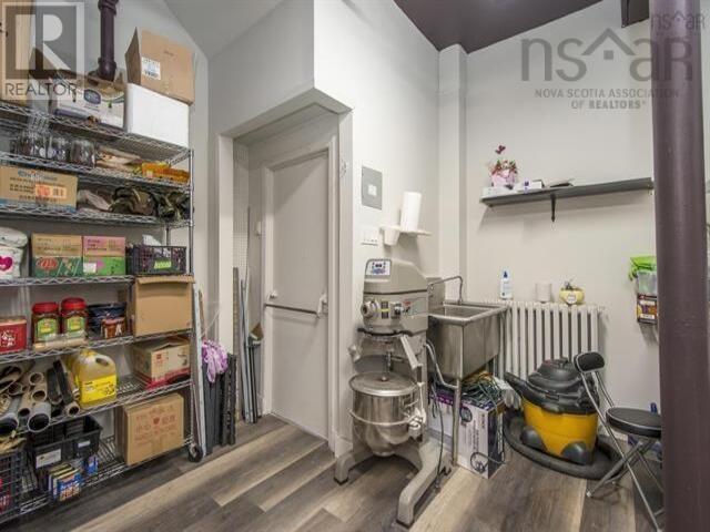 6083 South Street Property Photo 6