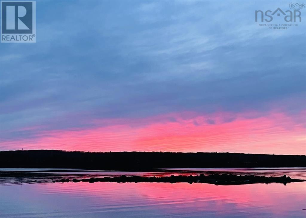 Mikes Island Property Photo 4