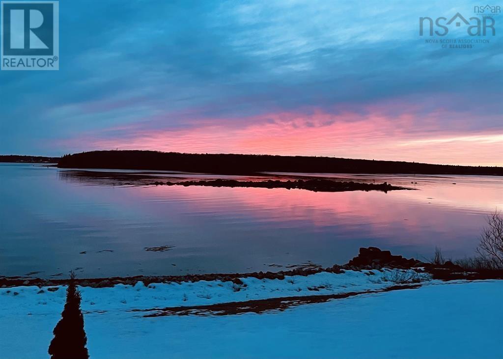 Mikes Island Property Photo 5