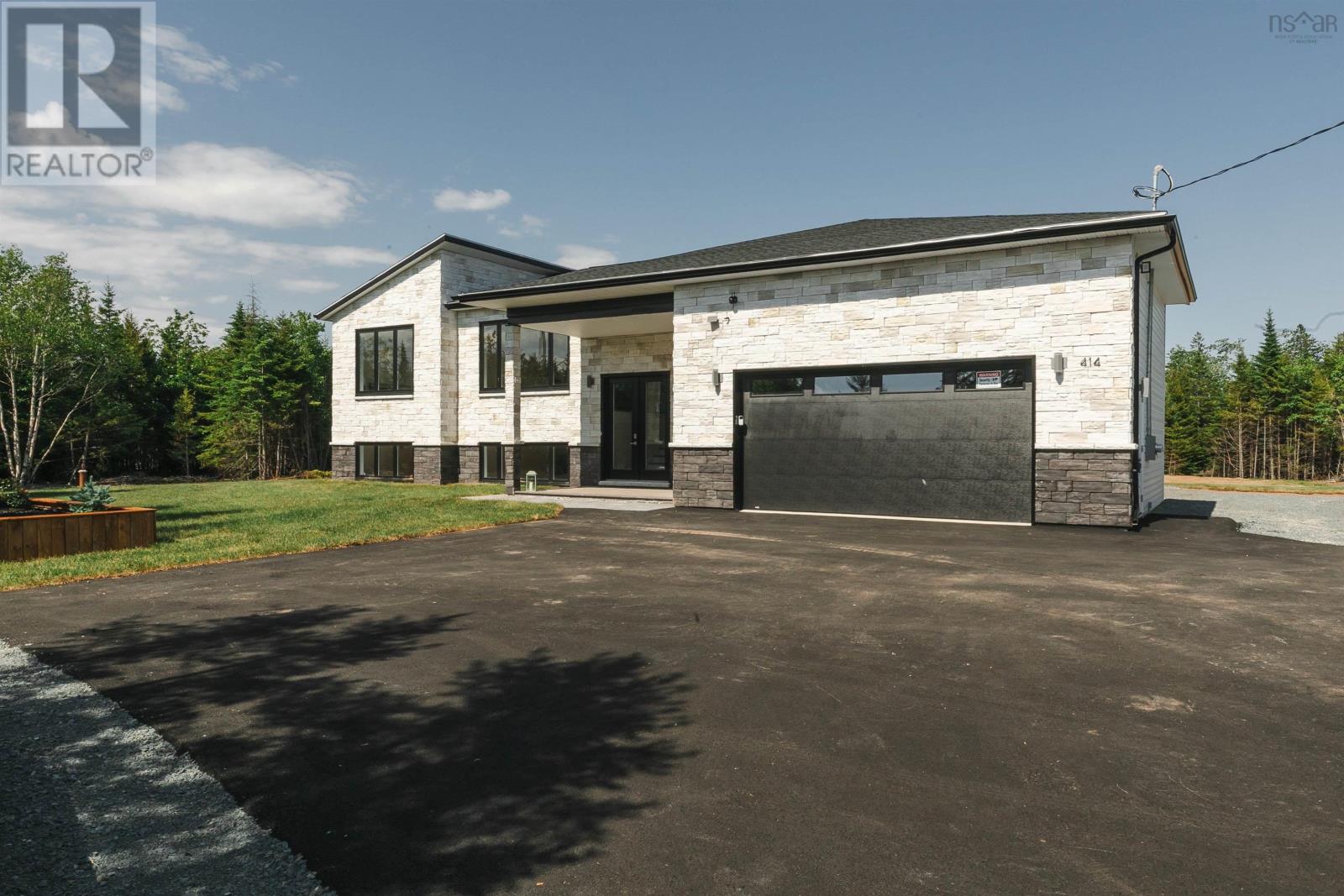 414 Canoe Crescent Property Photo 4