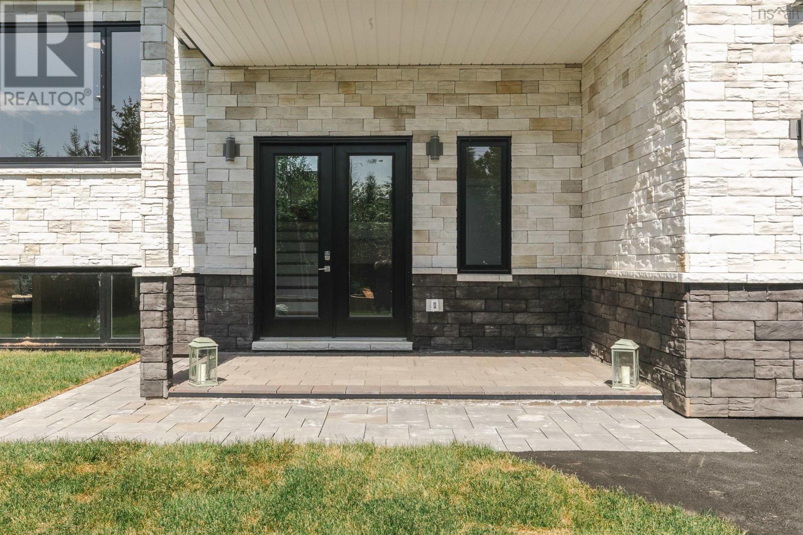 414 Canoe Crescent Property Photo 5