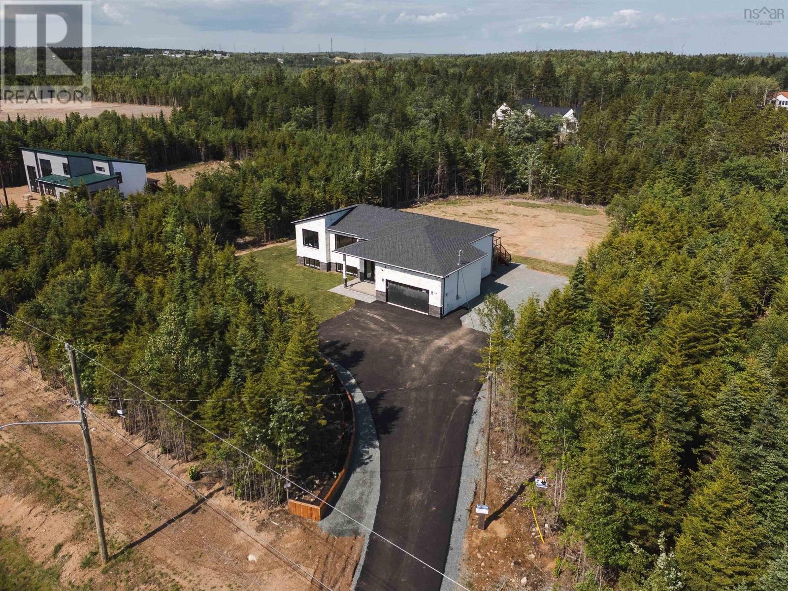 414 Canoe Crescent Property Photo 6