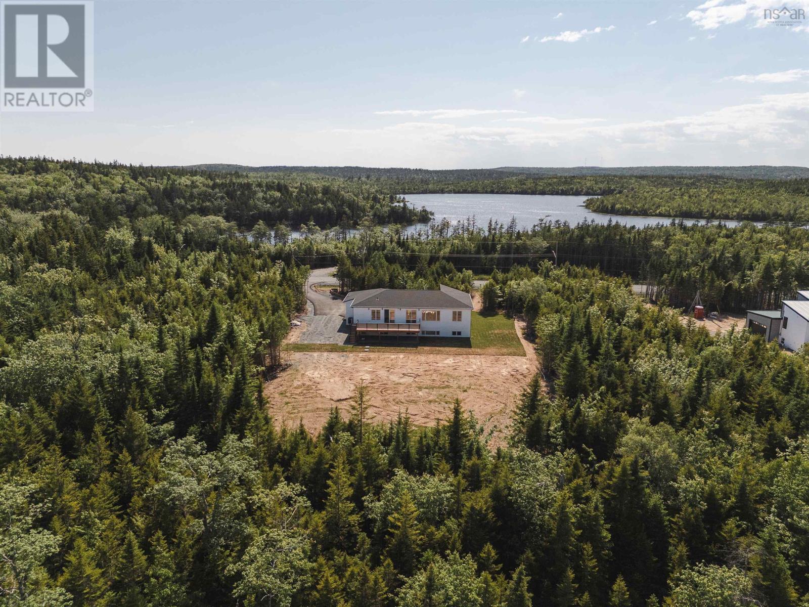 414 Canoe Crescent Property Photo 8