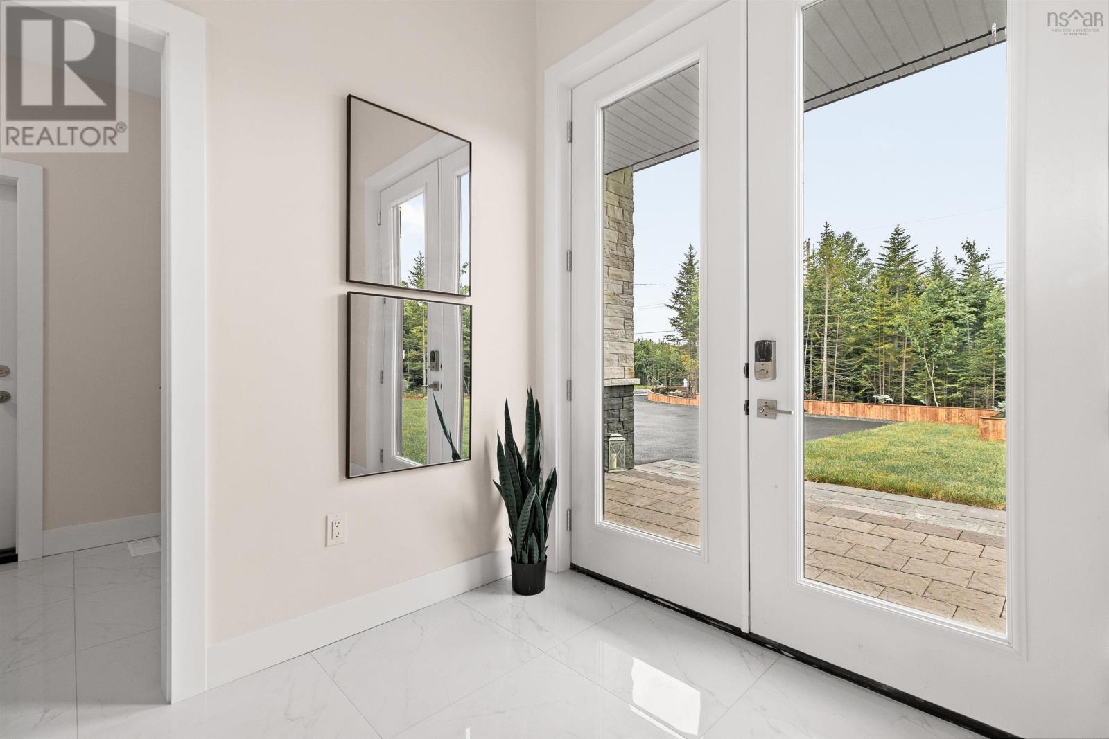 414 Canoe Crescent Property Photo 9