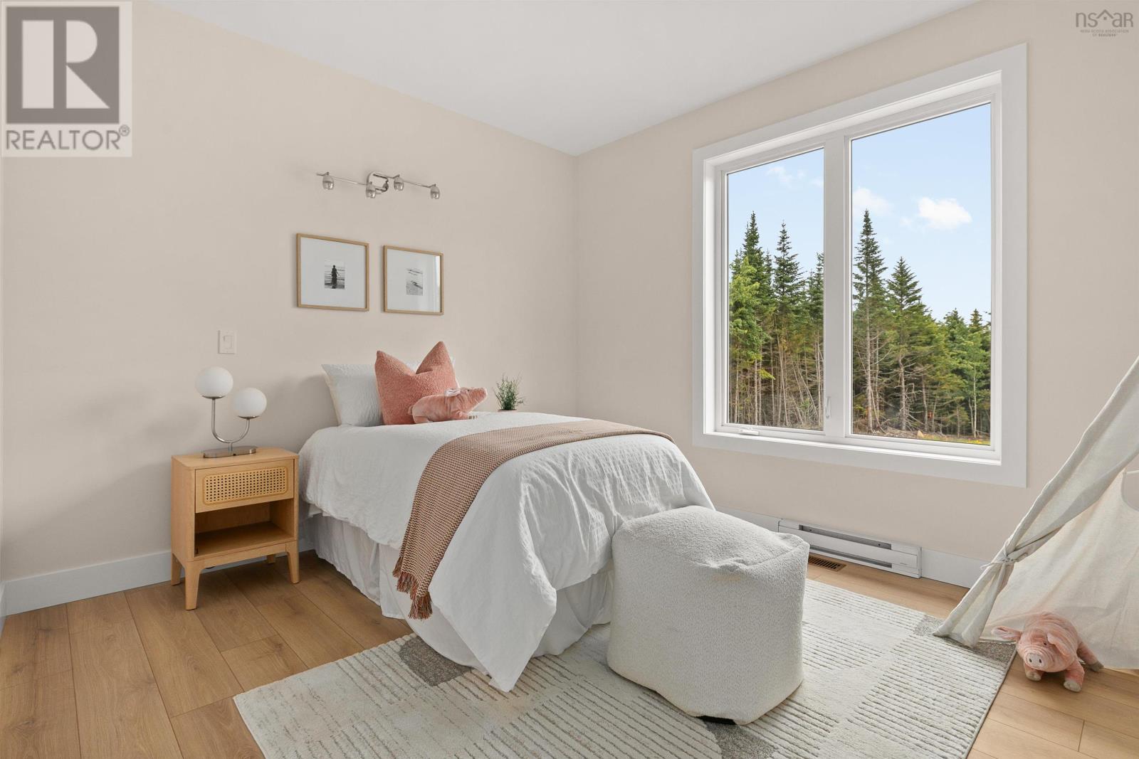 414 Canoe Crescent Property Photo 33