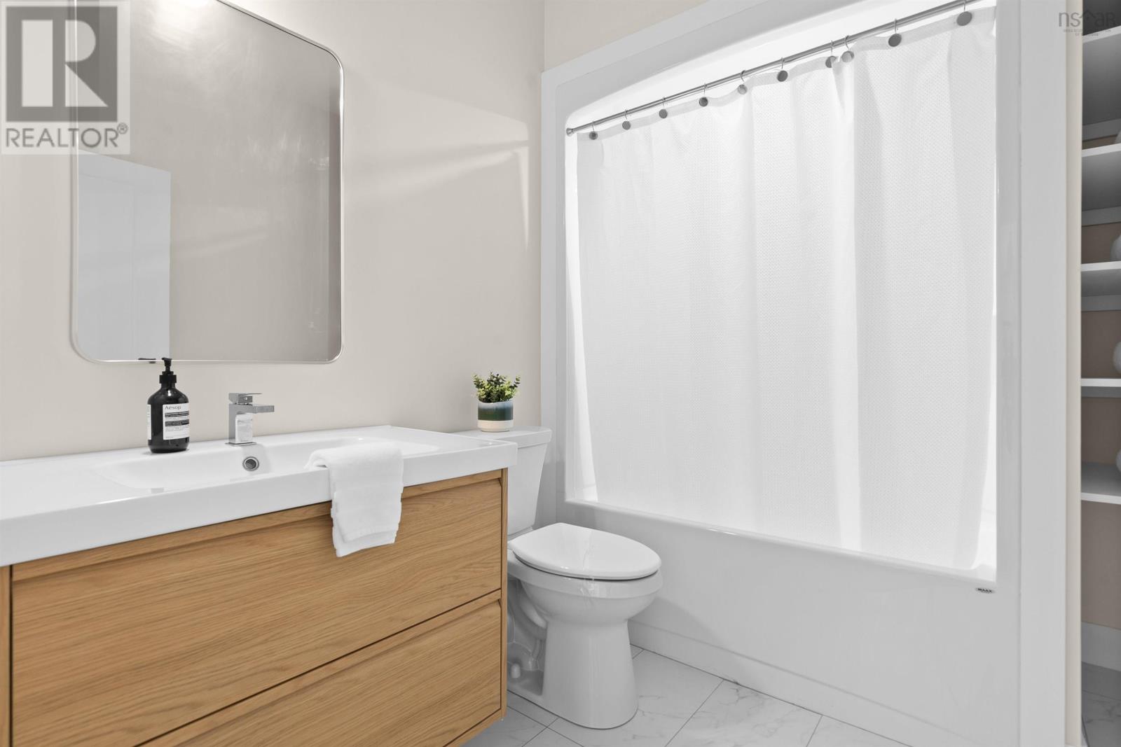 414 Canoe Crescent Property Photo 34