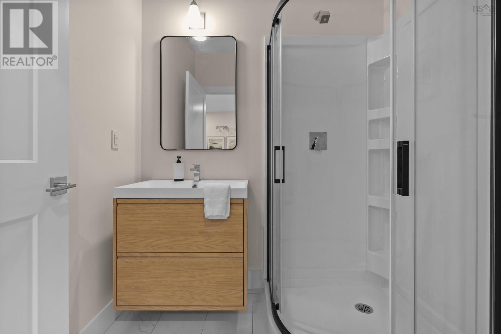 414 Canoe Crescent Property Photo 36