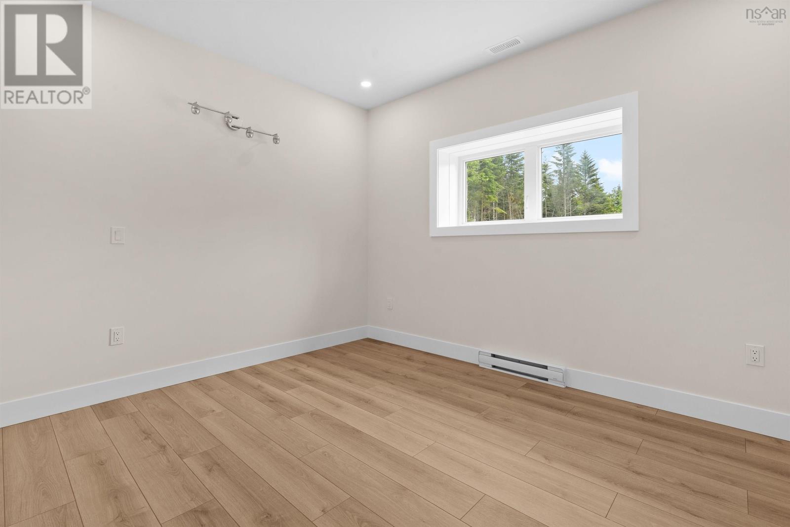 414 Canoe Crescent Property Photo 41