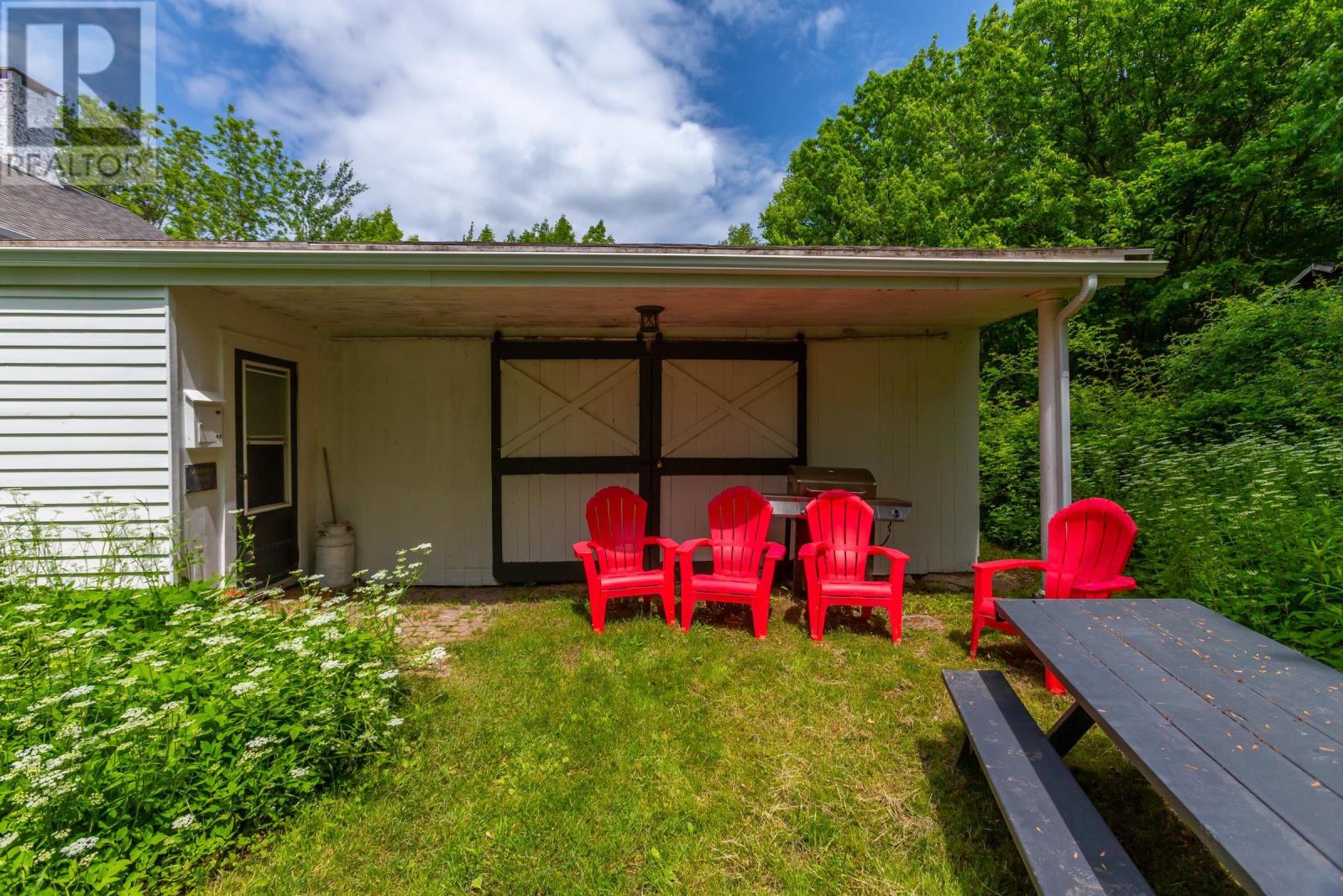 2386 Highway 201 Property Photo 7