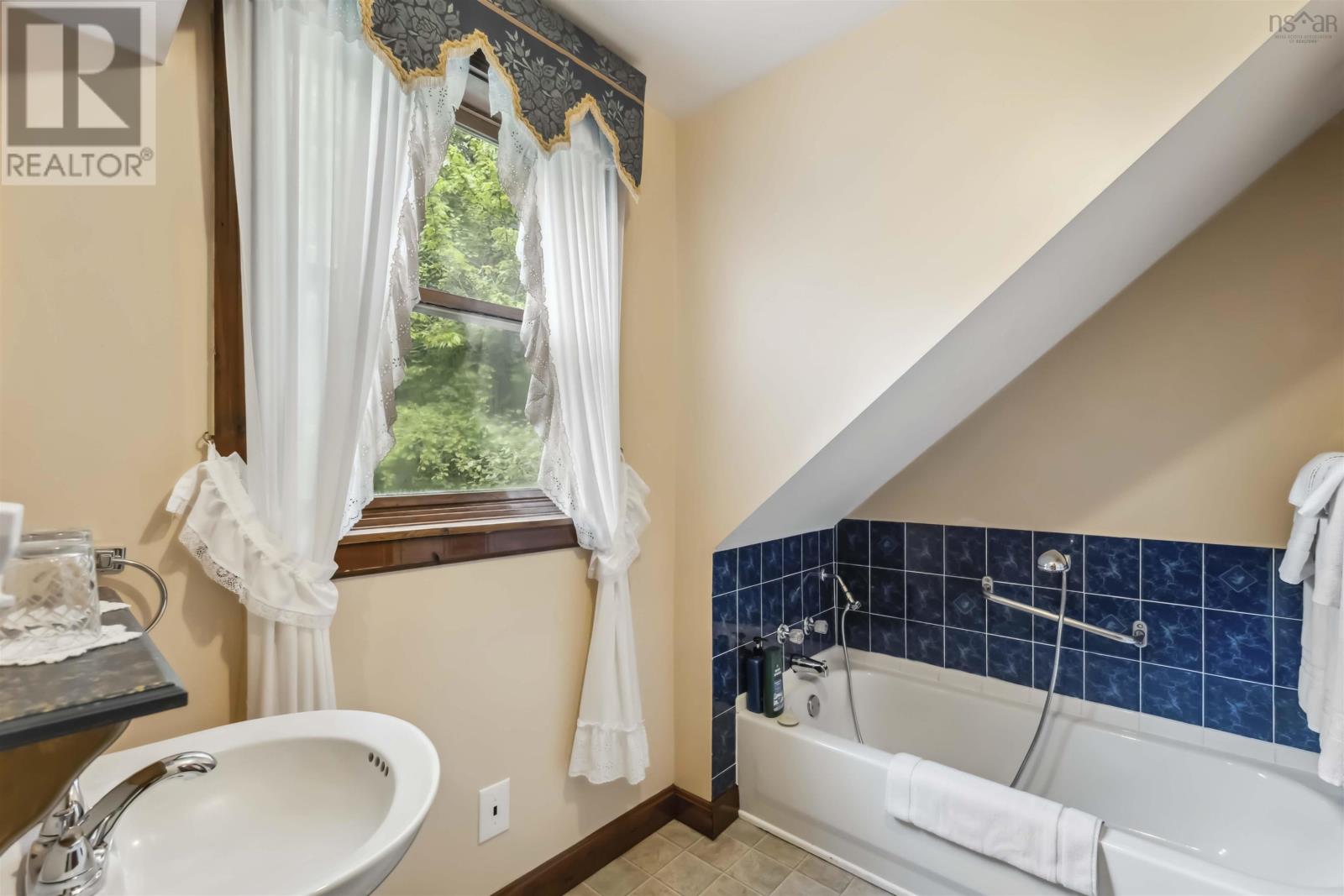 24 Annavista Heights Property Photo 27