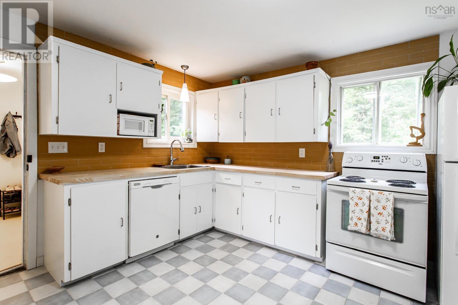 108 Cottage Street Property Photo 17