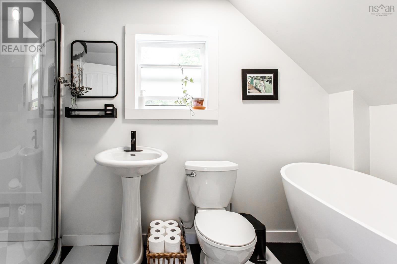 108 Cottage Street Property Photo 27