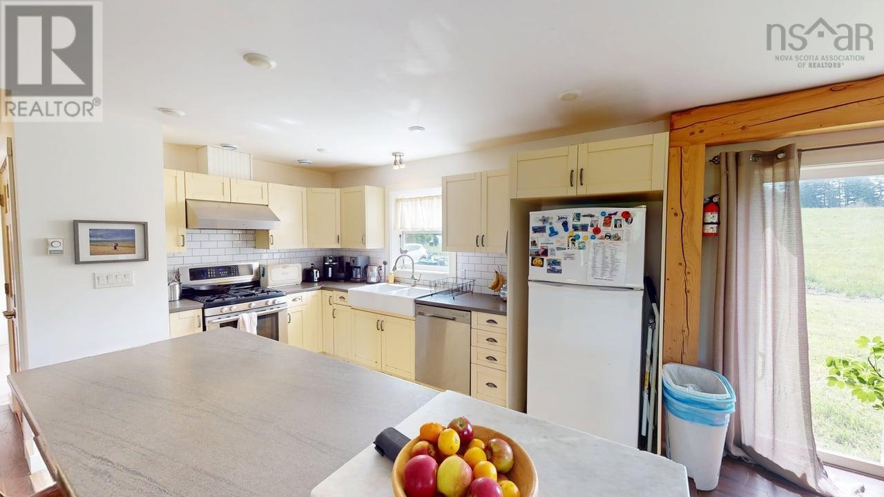 656 Ohio East Road Property Photo 4